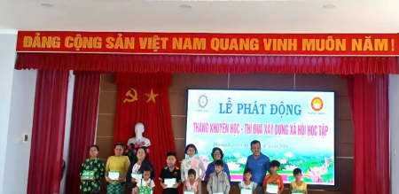 Hội Khuyến Học Phường 2 Trao Tặng Quà Cho Học Sinh  Có Hoàn Cảnh Khó Khăn Trên Địa Bàn Phường